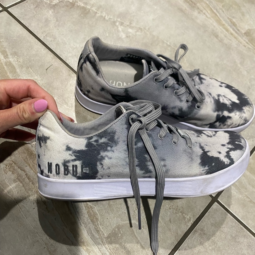 NOBULL Womens size 8.5 canvas trainers